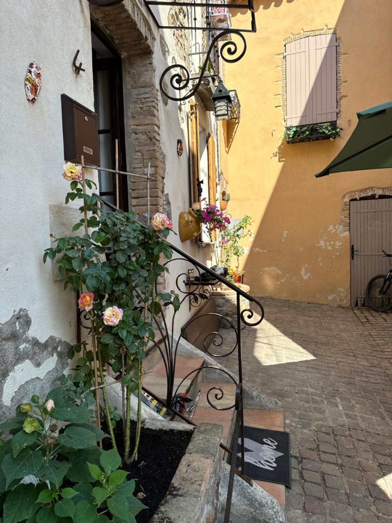 Chez Kay Lejlighed Roquebrune-sur-Argens Eksteriør billede